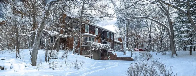 $1,100,000 | 2 Crocus Lane, North Oaks, MN 55127