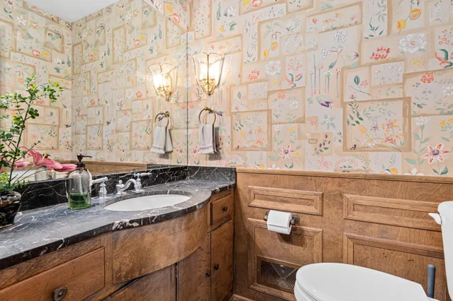 $1,100,000 | 2 Crocus Lane, North Oaks, MN 55127