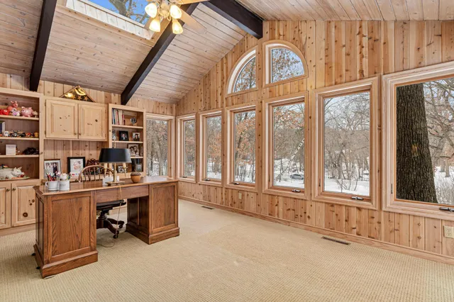 $1,100,000 | 2 Crocus Lane, North Oaks, MN 55127