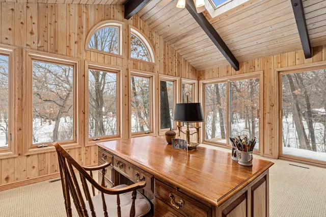 $1,100,000 | 2 Crocus Lane, North Oaks, MN 55127