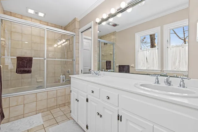 $1,100,000 | 2 Crocus Lane, North Oaks, MN 55127