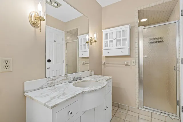 $1,100,000 | 2 Crocus Lane, North Oaks, MN 55127