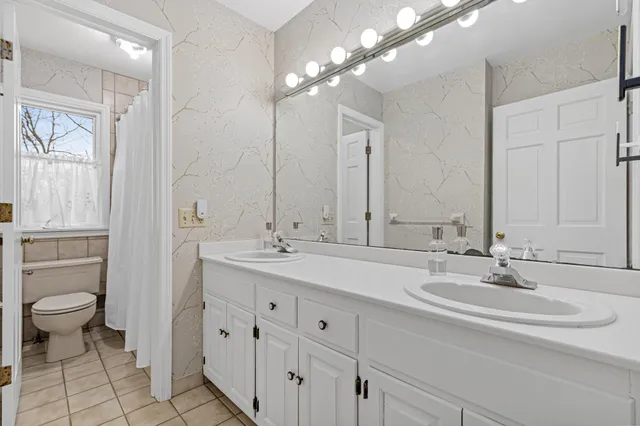 $1,100,000 | 2 Crocus Lane, North Oaks, MN 55127