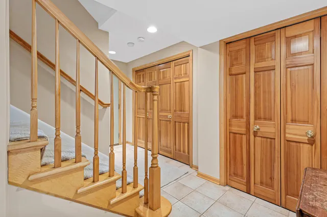 $1,100,000 | 2 Crocus Lane, North Oaks, MN 55127