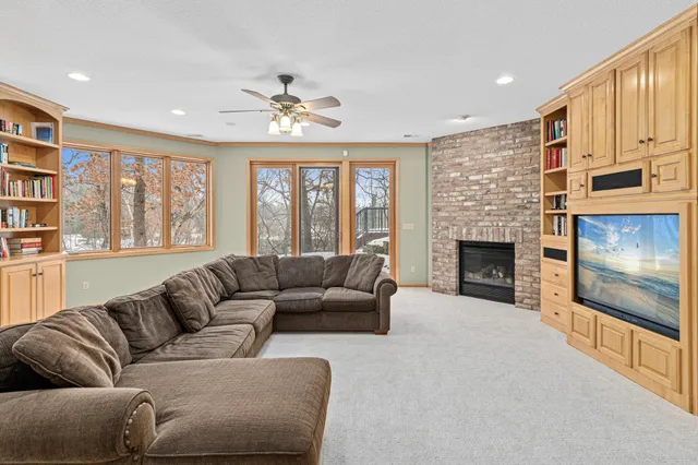 $1,100,000 | 2 Crocus Lane, North Oaks, MN 55127