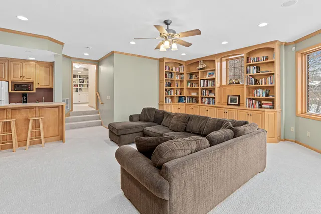 $1,100,000 | 2 Crocus Lane, North Oaks, MN 55127