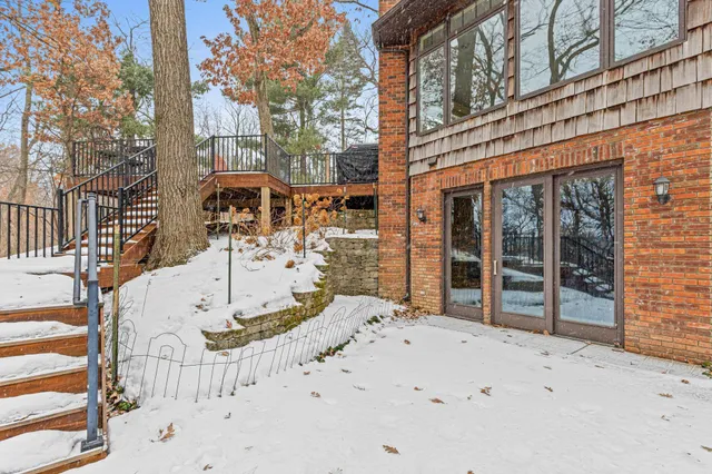 $1,100,000 | 2 Crocus Lane, North Oaks, MN 55127