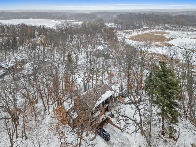 $1,100,000 | 2 Crocus Lane, North Oaks, MN 55127