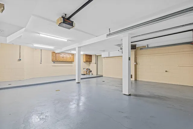 $1,100,000 | 2 Crocus Lane, North Oaks, MN 55127