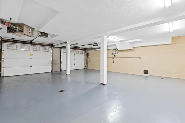 $1,100,000 | 2 Crocus Lane, North Oaks, MN 55127