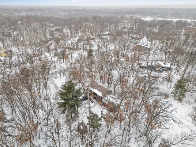 $1,100,000 | 2 Crocus Lane, North Oaks, MN 55127