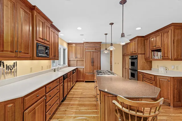 $1,100,000 | 2 Crocus Lane, North Oaks, MN 55127