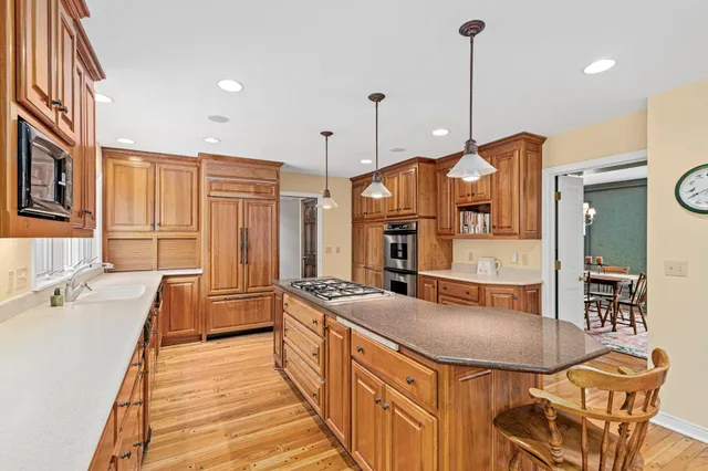 $1,100,000 | 2 Crocus Lane, North Oaks, MN 55127