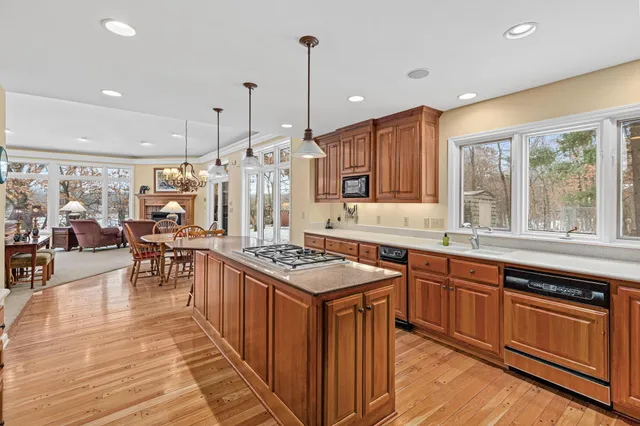 $1,100,000 | 2 Crocus Lane, North Oaks, MN 55127