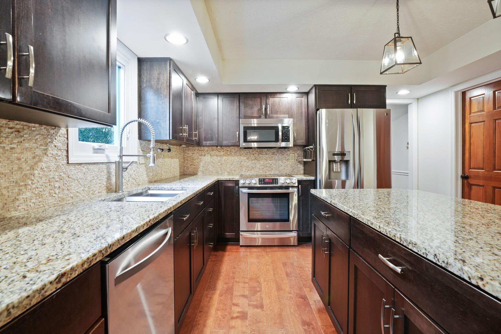 1091 Ridge Place Columbus, OH 43230 - Photo 18 of 43 Chef's Kitchen