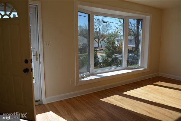 266 Carroll Road Pasadena, MD 21122 - Photo 5 of 25 Gallery Image 5