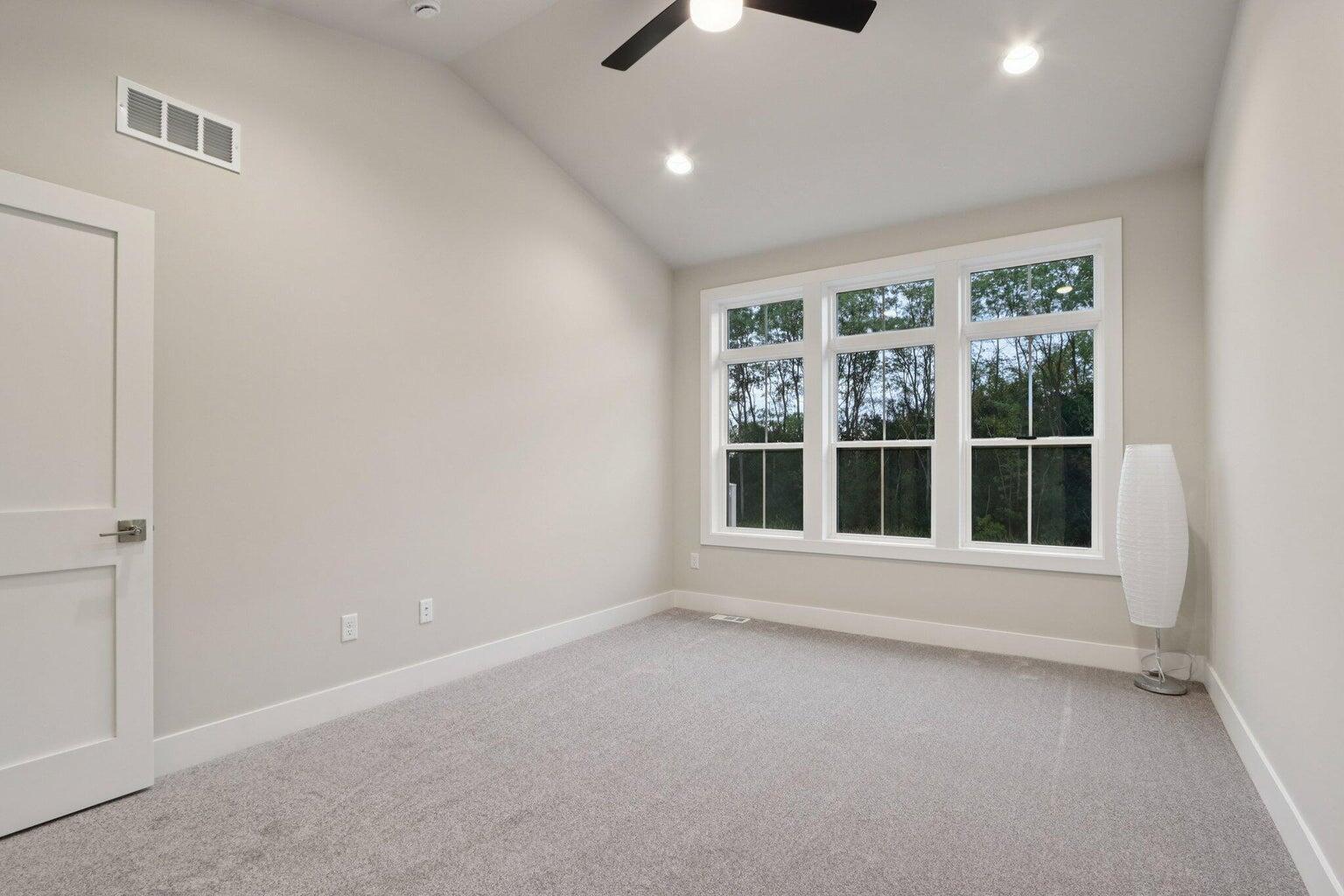 405 Falcon Ridge Drive, Unit 16 Burlington, WI 53105 - Photo 15 of 33 Master