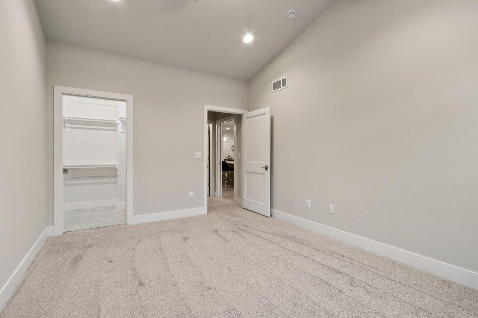 405 Falcon Ridge Drive, Unit 16 Burlington, WI 53105 - Photo 16 of 33 Master 2