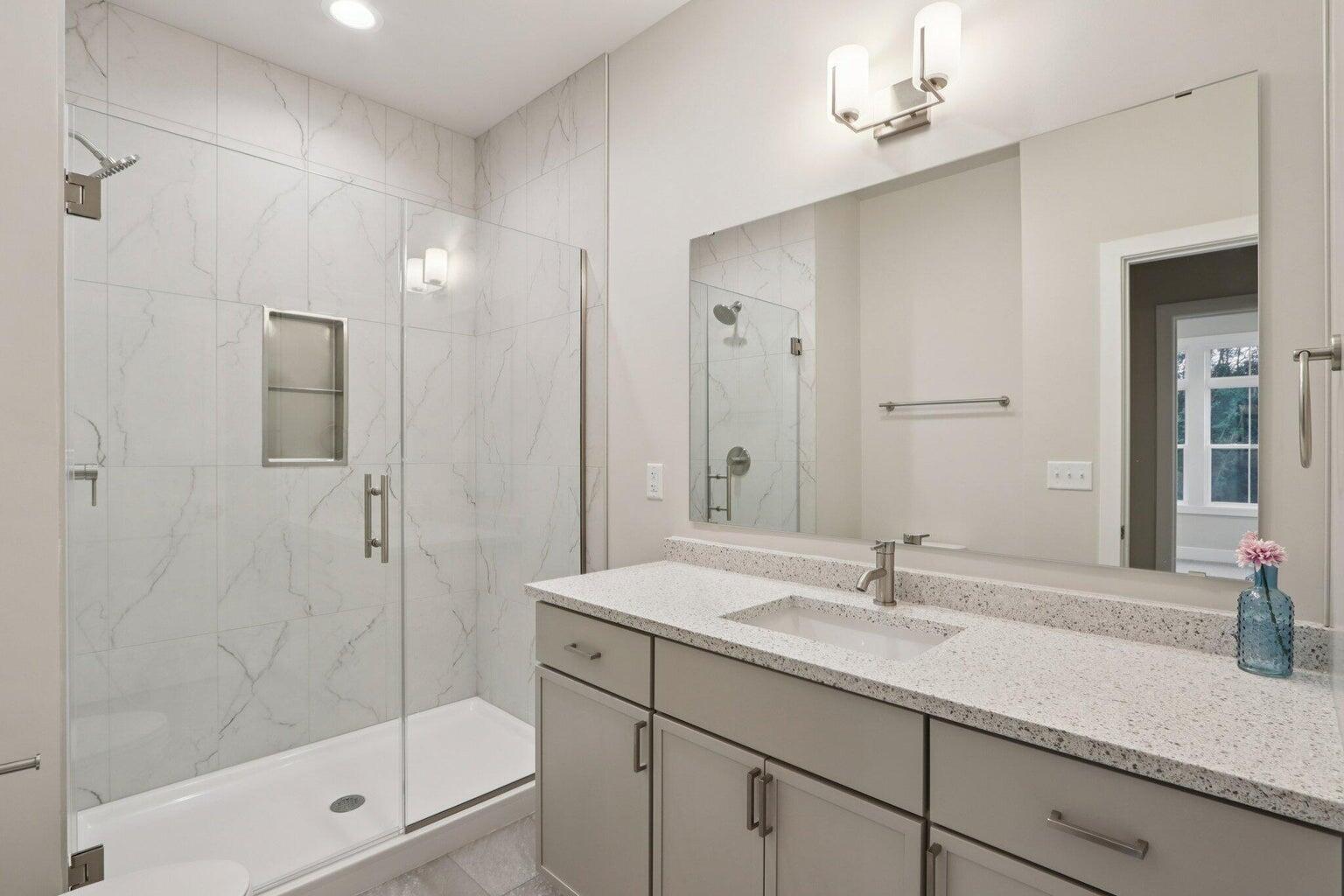 405 Falcon Ridge Drive, Unit 16 Burlington, WI 53105 - Photo 18 of 33 Master Bath