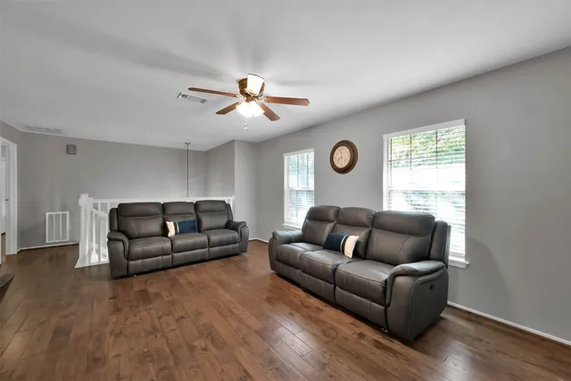 $4,100 | 17 Kittiwake Court, Spring, TX 77380