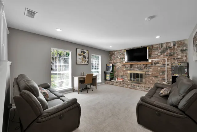 $4,100 | 17 Kittiwake Court, Spring, TX 77380