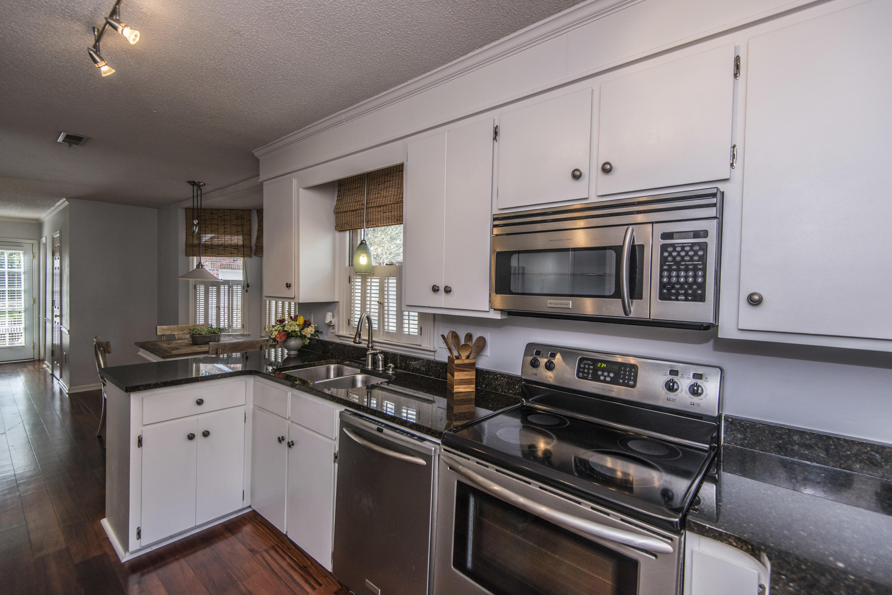 979 Governors Road Mount Pleasant, SC 29464 - Photo 14 of 41 _DSC2697