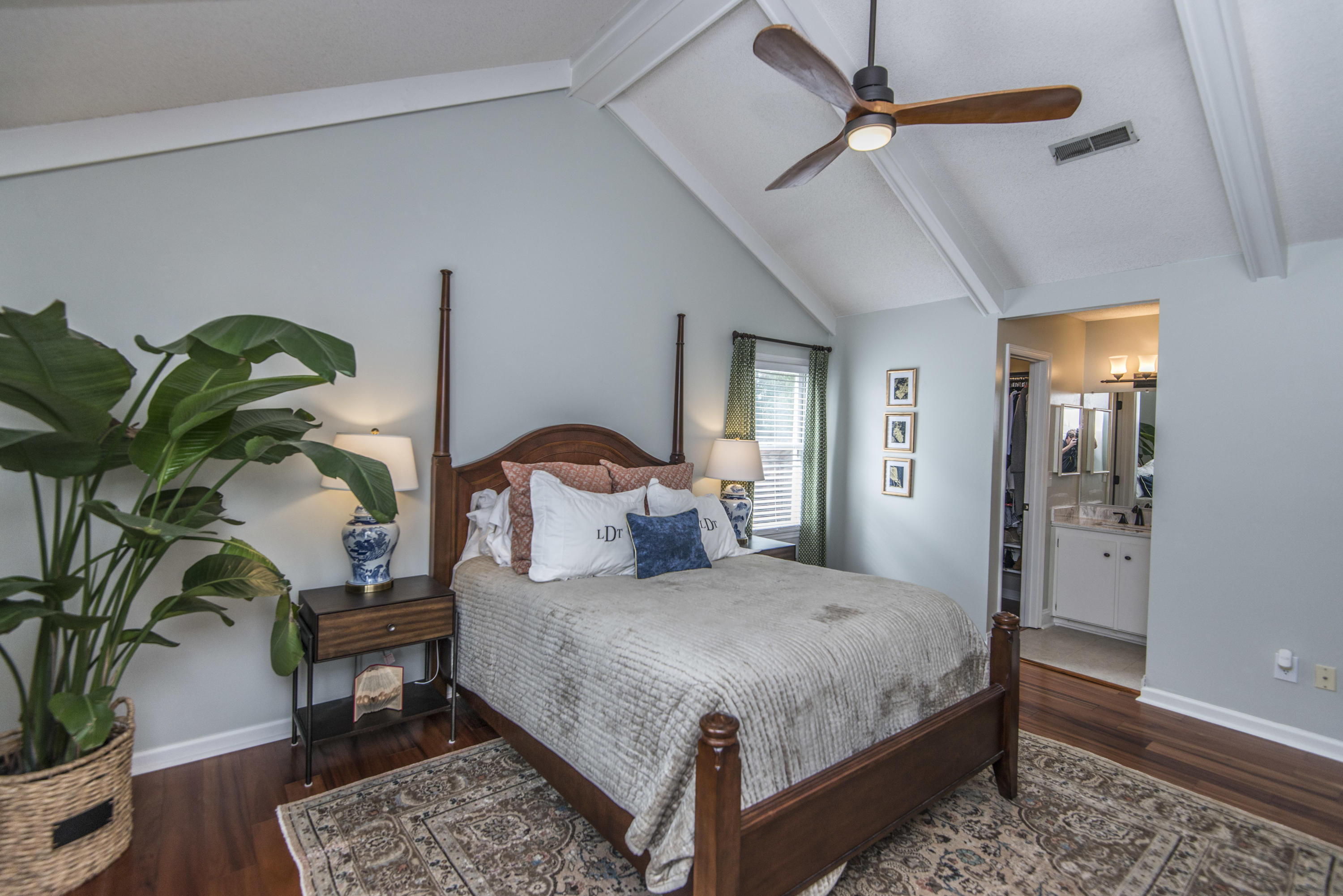 979 Governors Road Mount Pleasant, SC 29464 - Photo 22 of 41 Master Suite