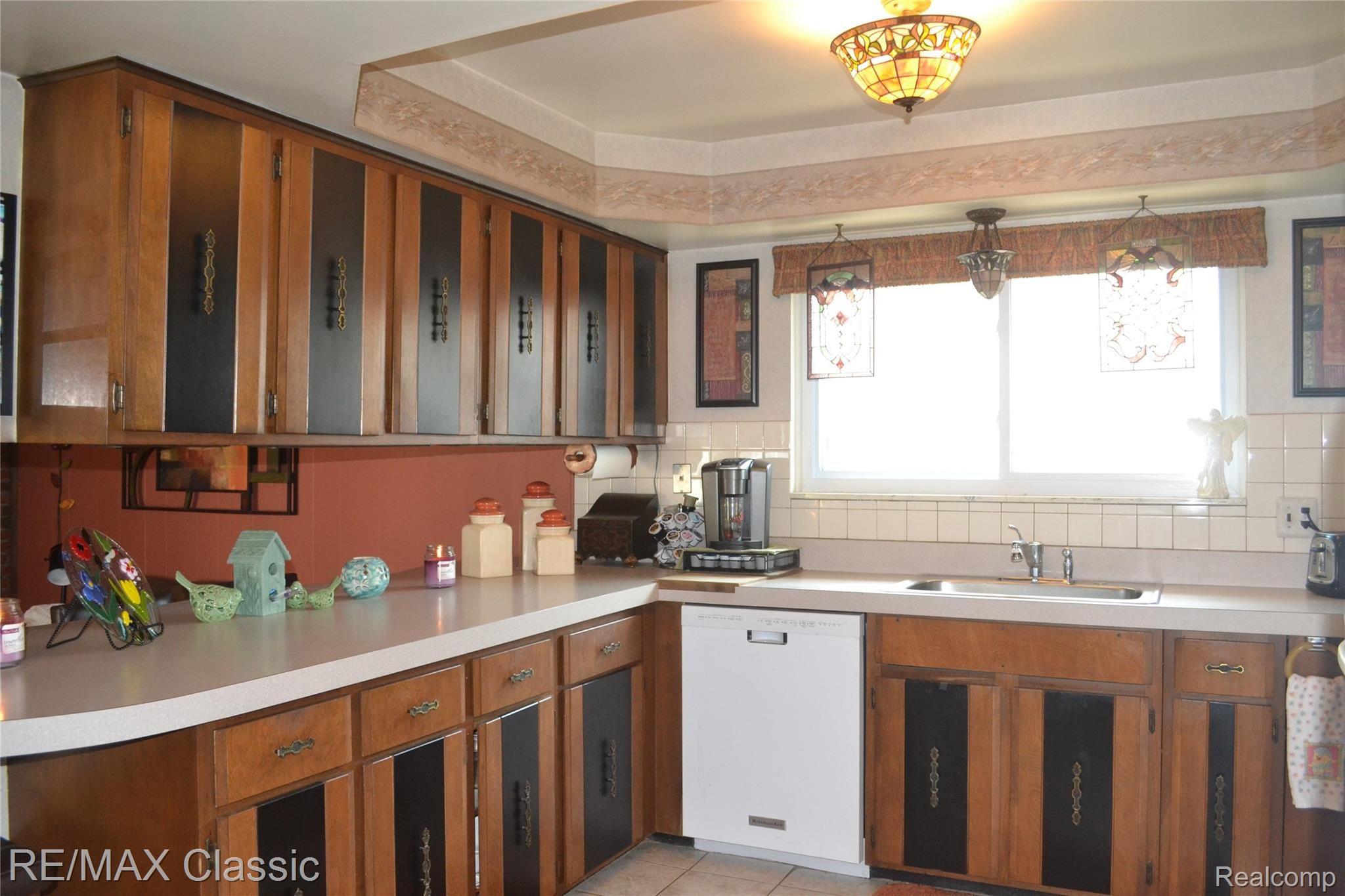 5708 Wedgewood Road Canton, MI 48187 - Photo 17 of 35 Kitchen