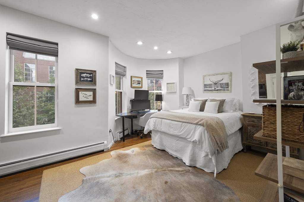 57 Warren Avenue, Unit 3 Boston, MA 02116 - Photo 19 of 24 a spacious bedroom with a bed and a window