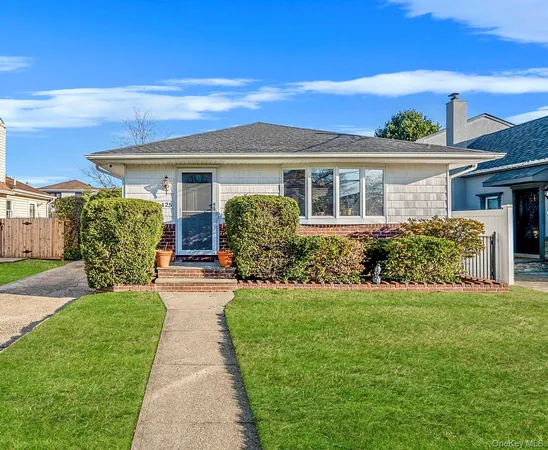 $699,988 | 425 Jackson Street, Oceanside, NY 11572