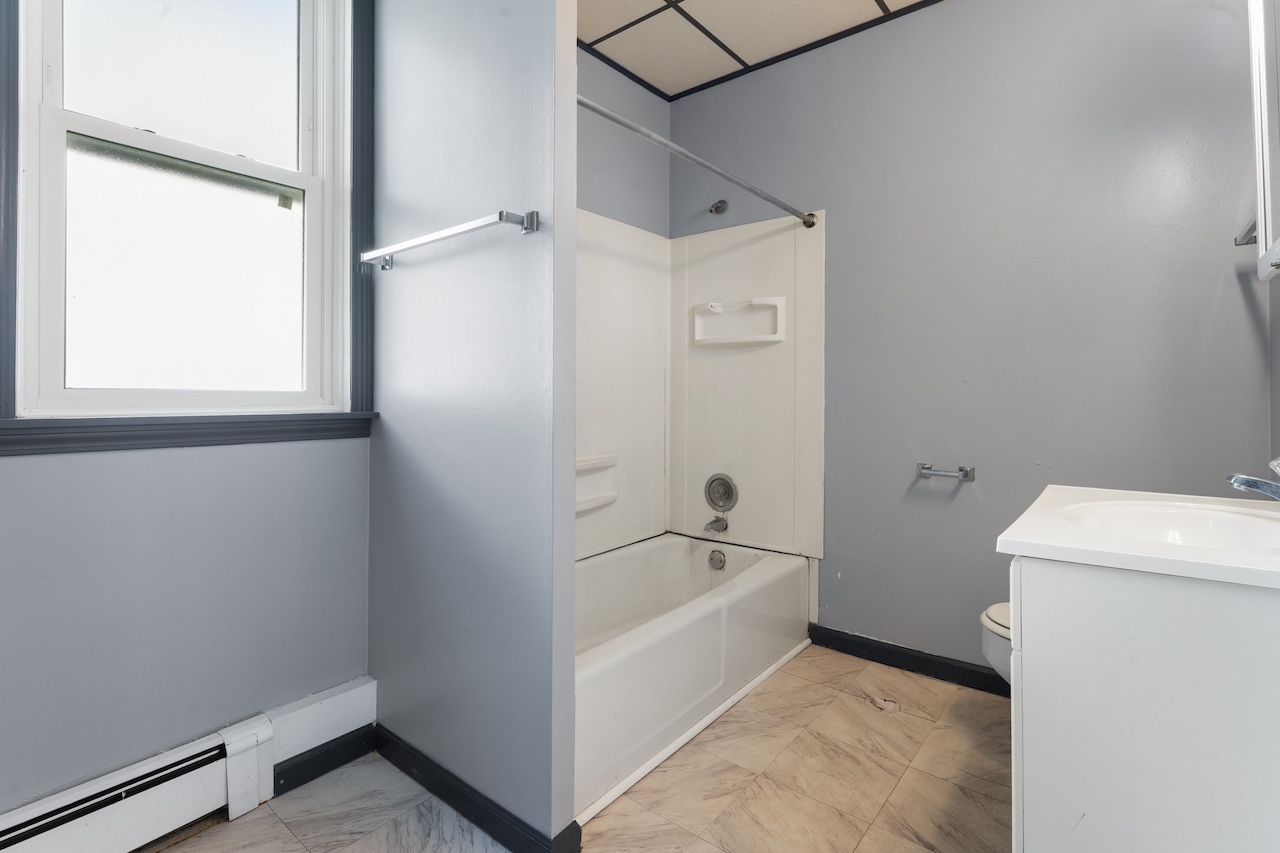 3701 216th Street Matteson, IL 60443 - Photo 16 of 26 a bathroom with a bathtub and a toilet