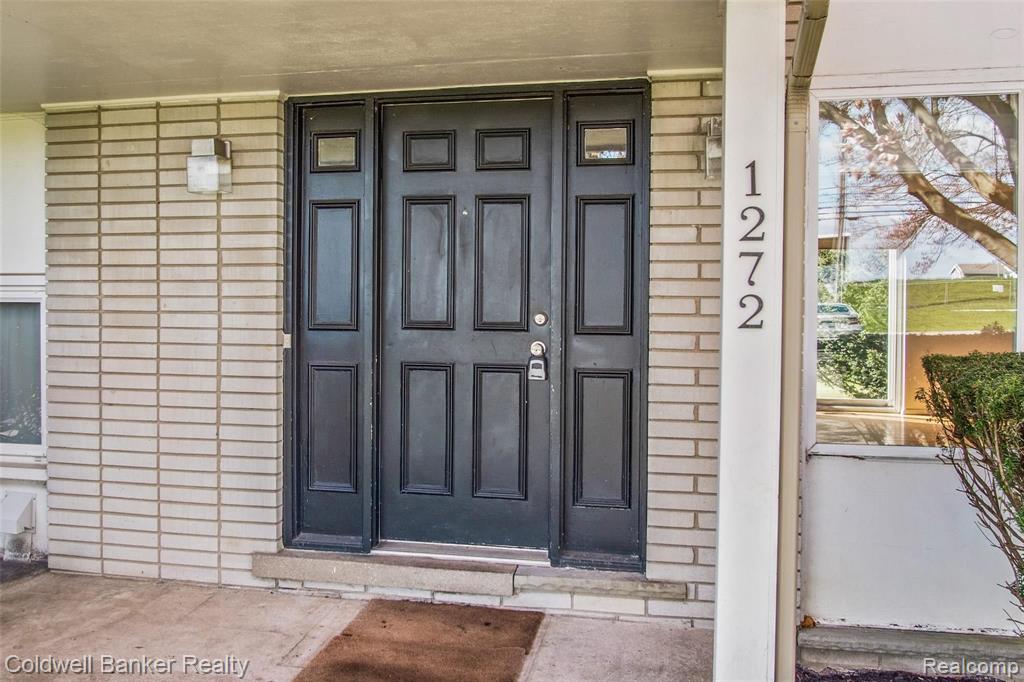 1272 East Square Lake Road Bloomfield Hills, MI 48304 - Photo 4 of 36