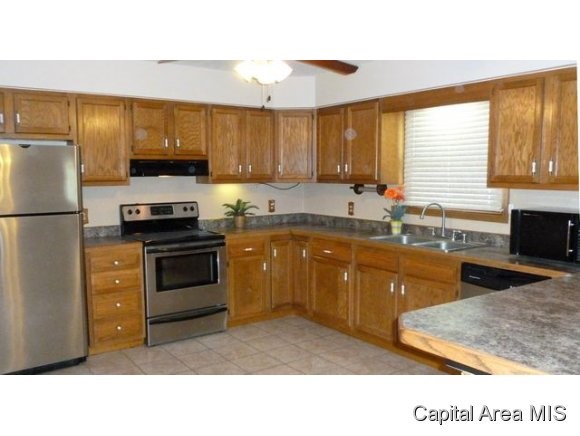 817 Diane Court Springfield, IL 62702 - Photo 2 of 22