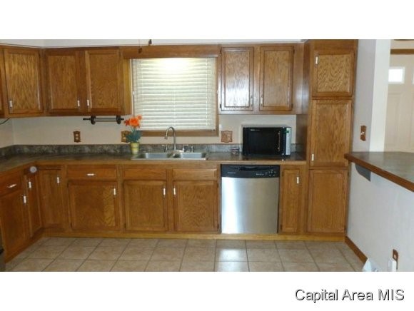 817 Diane Court Springfield, IL 62702 - Photo 3 of 22
