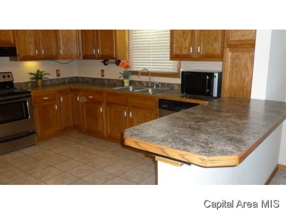 817 Diane Court Springfield, IL 62702 - Photo 4 of 22