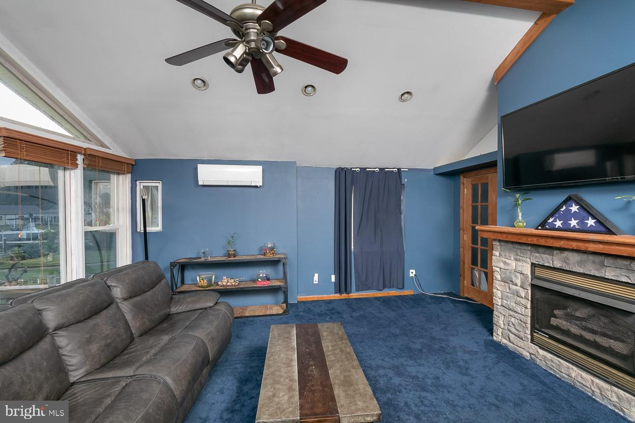 1225 Seneca Road Middle River, MD 21220 - Photo 11 of 33 Living Room!