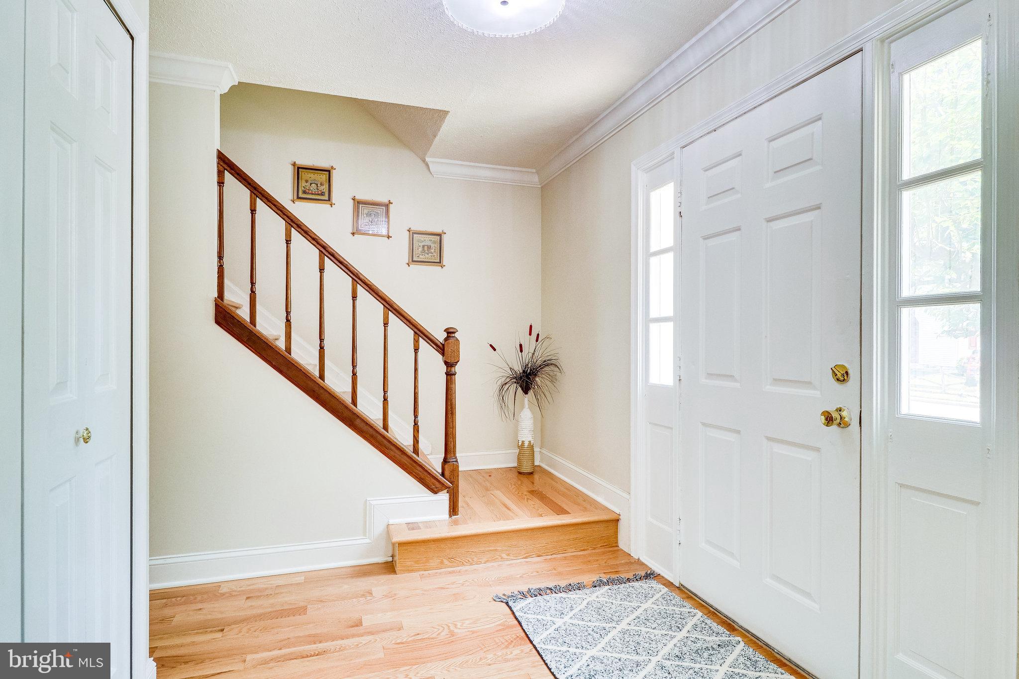 2832 Edgelea Road Vienna, VA 22181 - Photo 7 of 68 Beautiful Entry Foyer
