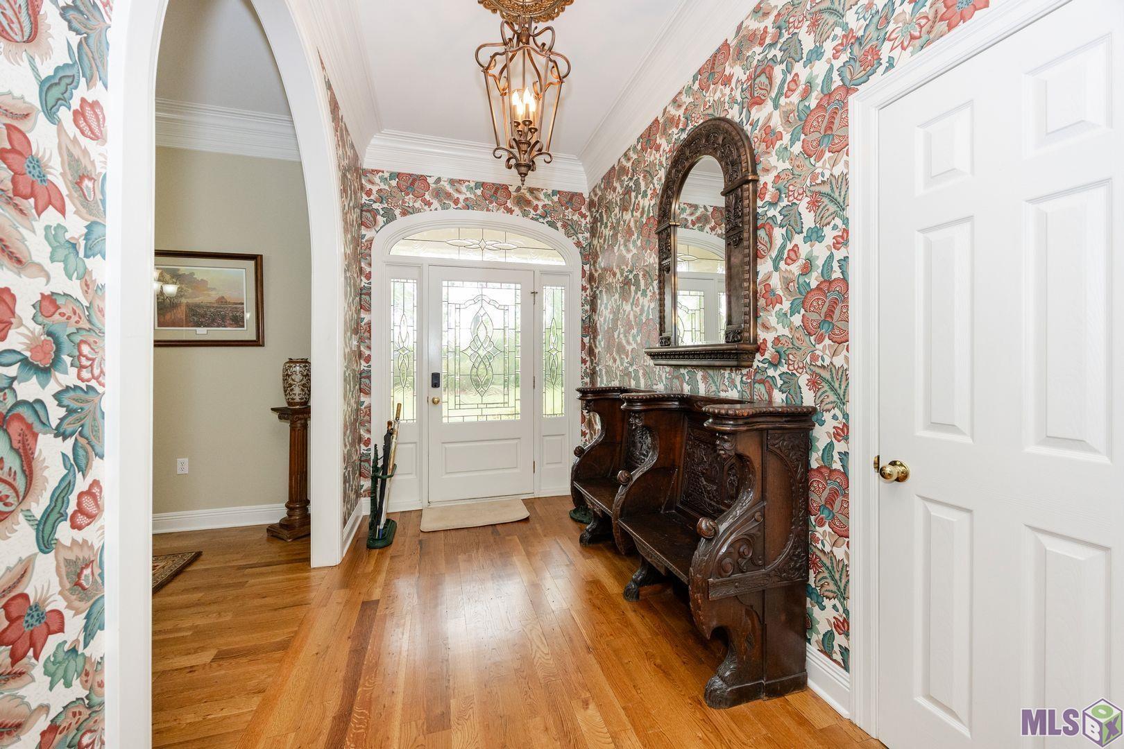 13407 North Amiss Road Baton Rouge, LA 70810 - Photo 7 of 39 Large Welcoming Foyer