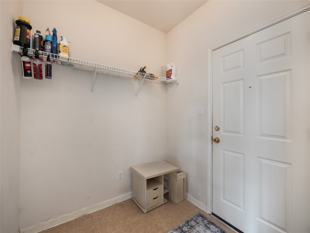 1819 Rutherford Drive Leander, TX 78641 - Photo 17 of 36 a room with a bench