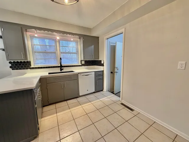 $220,000 | 2703 18th Avenue, Rockford, IL 61108