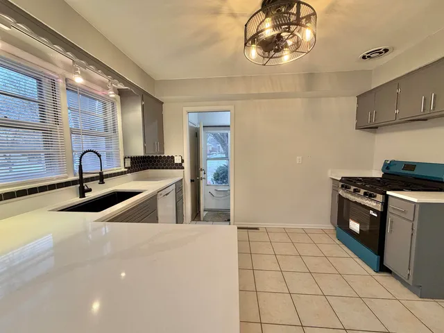 $220,000 | 2703 18th Avenue, Rockford, IL 61108