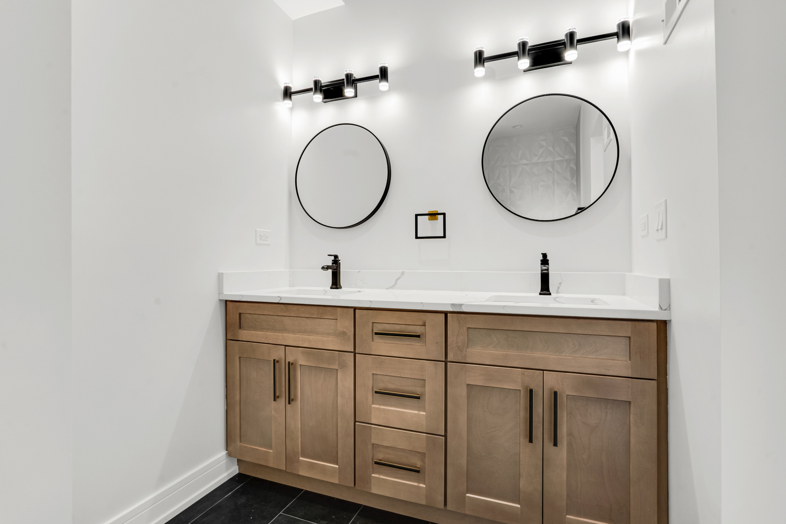 843 North Lorel Avenue Chicago, IL 60651 - Photo 15 of 32