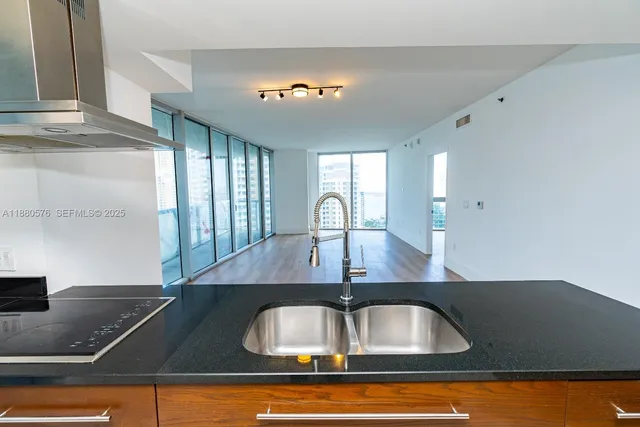 $6,000 | 495 Brickell Avenue, Unit 2102, Miami, FL 33131