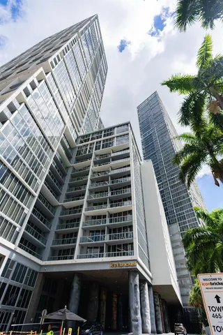 $6,000 | 495 Brickell Avenue, Unit 2102, Miami, FL 33131