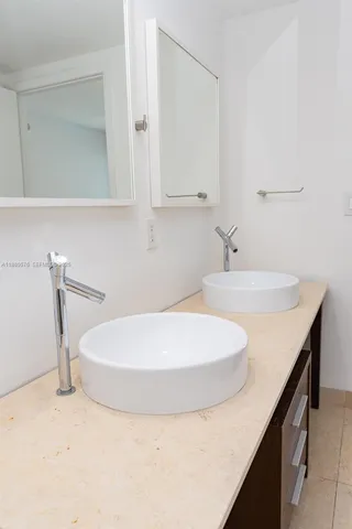 $6,000 | 495 Brickell Avenue, Unit 2102, Miami, FL 33131