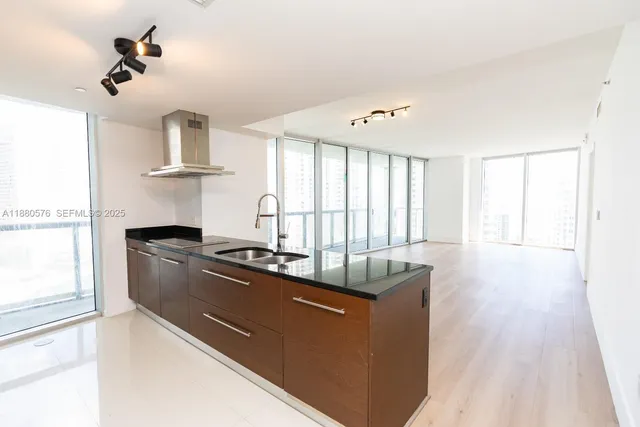 $6,000 | 495 Brickell Avenue, Unit 2102, Miami, FL 33131