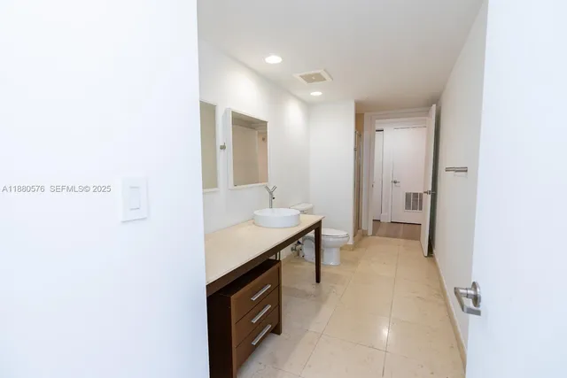 $6,000 | 495 Brickell Avenue, Unit 2102, Miami, FL 33131