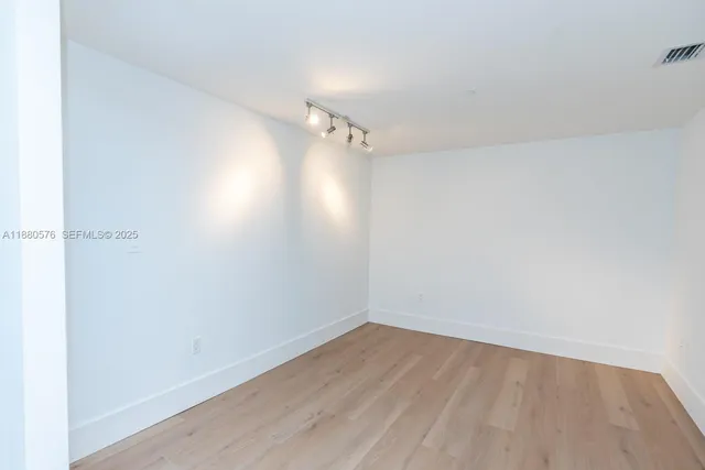 $6,000 | 495 Brickell Avenue, Unit 2102, Miami, FL 33131