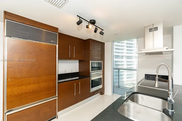 $6,000 | 495 Brickell Avenue, Unit 2102, Miami, FL 33131