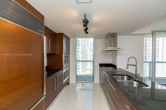 $6,000 | 495 Brickell Avenue, Unit 2102, Miami, FL 33131
